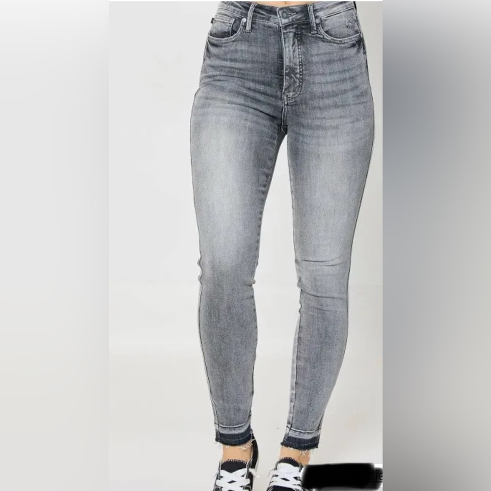 Judy Blue tummy control grey wash skinny jeans size 3/26